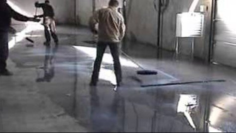 NITOFLOR LITHURIN 2 (205L)-Nitoflor Lithurin 2, a clear liquid based on sodium silicate, is mixed with water and applied to concrete surfaces.The solution penetrates the concrete and reacts with the c